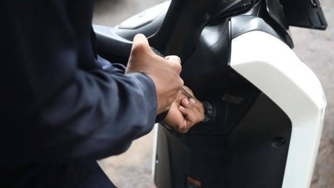 Modus Bantu Korban Kecelakaan, Perempuan Pelaku Curanmor Ditangkap di Padang 
