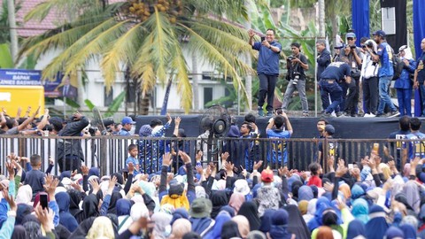 Foto: Gaya Anies Menyapa Warga Aceh di Atas Panggung Silaturahmi (3)