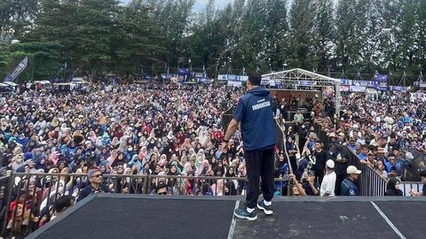 Foto: Gaya Anies Menyapa Warga Aceh di Atas Panggung Silaturahmi (1)