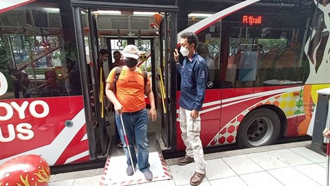 Hari Disabilitas Dunia, Kelompok Inklusi Outing Naik Bus Trans Suroboyo (1)