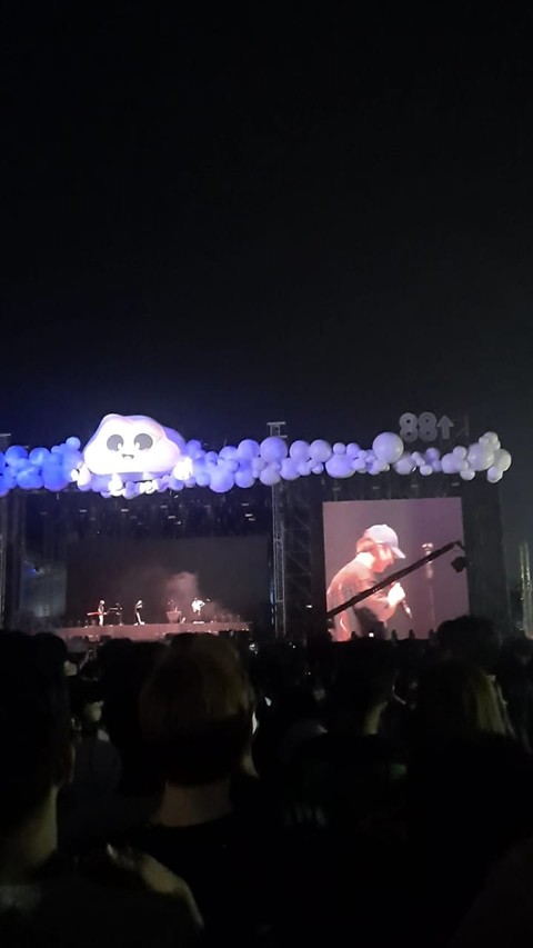 Joji 'Panas' saat Tampil di Head In The Clouds