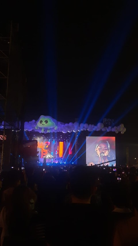 NIKI Bahagia Bisa Tampil Lagi di Jakarta Berkat Head In The Clouds
