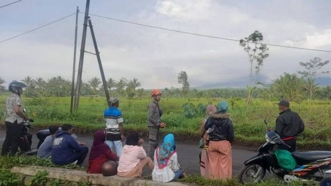 BPBD: Aktivitas Erupsi dan Awan Panas Gunung Semeru Masih Tinggi (1)
