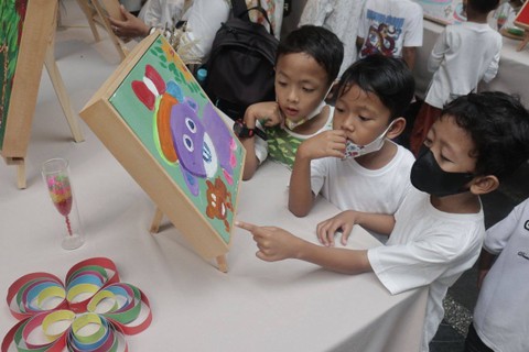 Melihat Karya Ken Kayana, Pelukis Termuda Indonesia yang Gelar Pameran Tunggal