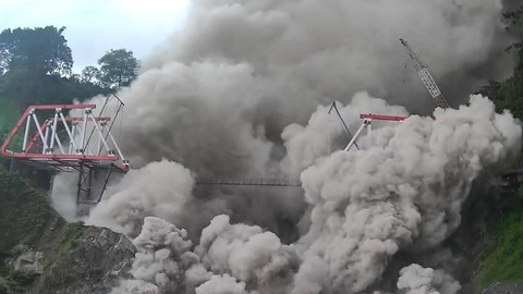 Suasana Mencekam Saat Gunung Semeru Erupsi, Warga Dievakuasi dari Desa