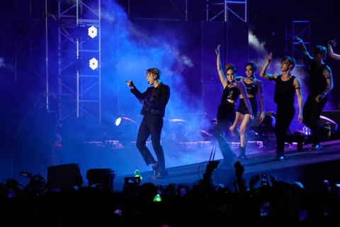 Sapa Penonton Pakai Bahasa Indonesia, Jackson Wang Diajari Rich Brian (1)