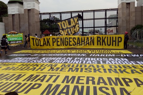 Ngebutnya Pemerintah-DPR Sahkan KUHP (2)