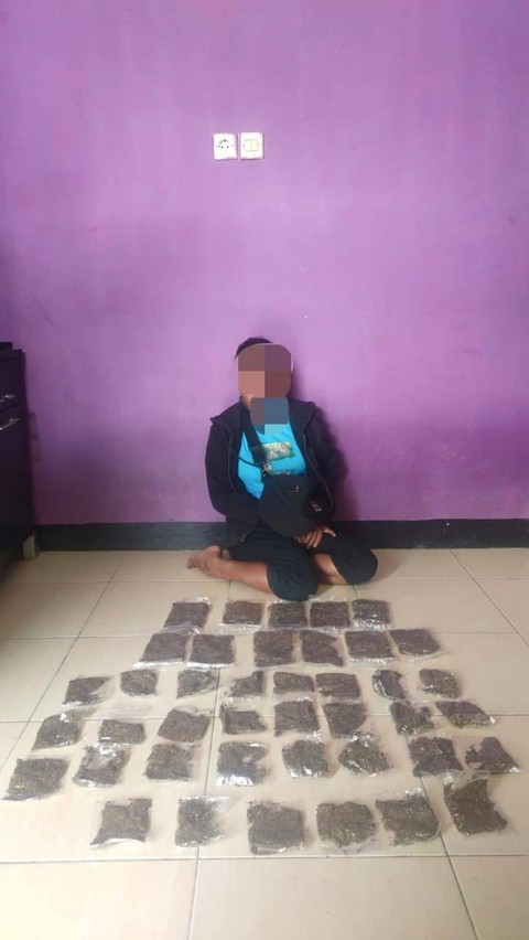 Satnarkoba Polres Sorong Selatan Tangkap Wanita Pembawa Ganja ke Kaimana