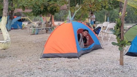 Berkemah Sembari Menikmati Senja di Pantai Batu Lombeng, Mamuju (1)