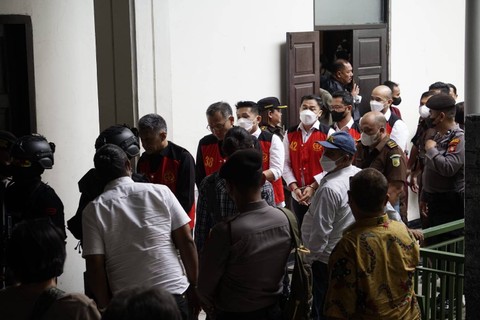 Ferdy Sambo Minta Maaf ke Para Mantan Anak Buah, Putri Candrawathi Menangis (2)