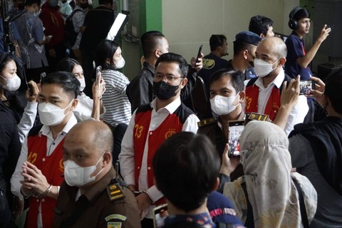 Ferdy Sambo Minta Maaf ke Para Mantan Anak Buah, Putri Candrawathi Menangis (1)