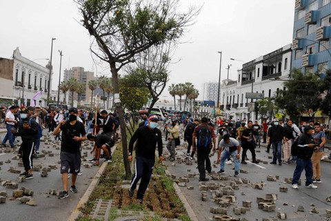 Ribuan Demonstran Blokade Airport di Peru, 2 Orang Luka-Luka (1)