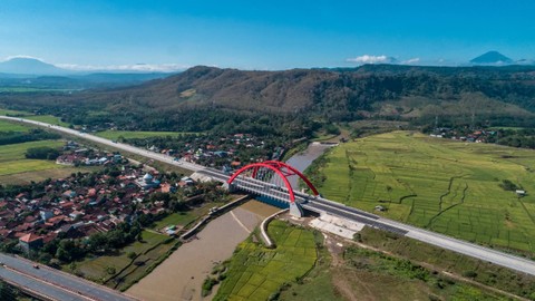 PT Waskita Karya Tbk melakukan aksi korporasi pada ruas Tol Semarang-Batang. Foto: Dok. PT Waskita Karya Tbk 