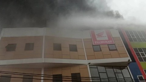 Kebakaran Dealer Motor di Cakung Hanguskan 20 Motor, Kerugian Capai Rp 1 M (1)