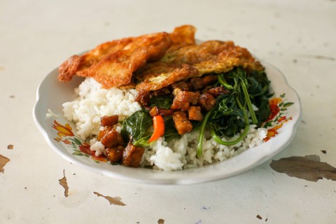 Dari Nasi Telur sampai Jengkol, Apa Menu Terfavorit di Warteg? (3)