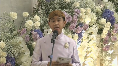 Gibran Wakili Keluarga Jokowi Serahkan Kaesang untuk Adat Nyantri (1)