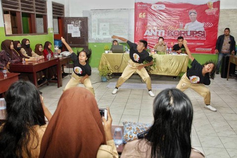 Milenial Pendukung Ganjar di Sumut Sosialisasikan Sikap Antikorupsi ke Siswa (2)