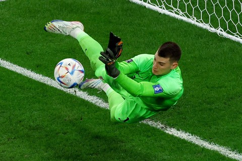 Tangguhnya Kiper Kroasia saat Lawan Brasil: 11 Penyelamatan, 1 Penalti Ditahan
