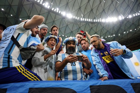 Foto: Girangnya Fan Argentina saat Tahu Brasil Tersingkir dari Piala Dunia