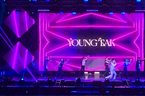 Tampil di Saranghaeyo Indonesia, Young Tak Bawakan Lagu Pamungkas 'To the Bone'