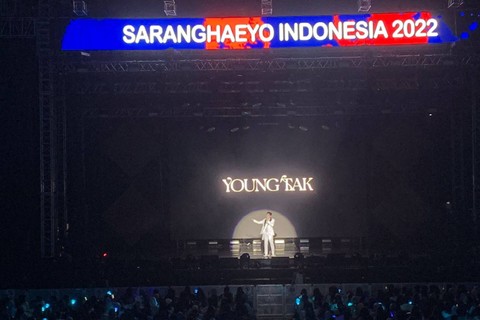 Tampil di Saranghaeyo Indonesia, Young Tak Bawakan Lagu Pamungkas 'To the Bone' (1)