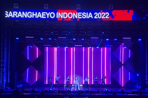 Tampil di Saranghaeyo Indonesia, Young Tak Bawakan Lagu Pamungkas 'To the Bone' (2)