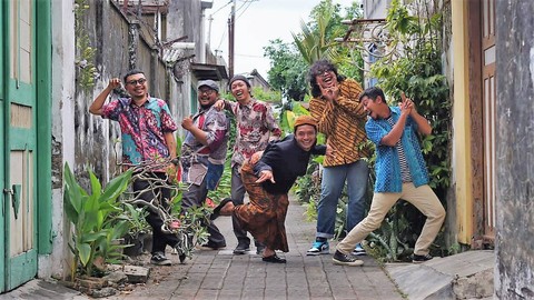 Hibur Penonton Kirab Kaesang-Erina, Orkes Latar Jembar Siap Nyanyikan 14 Lagu