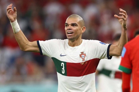 Ekspresi Pepe dari Portugal pada pertandingan perempat final Piala Dunia 2022 Maroko melawan Portugal, Sabtu (10/12). Foto: Carl Recine/REUTERS