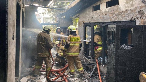 Kebakaran Rumah di Matraman Diduga Akibat Korsleting Listrik, Tak Ada Korban (1)