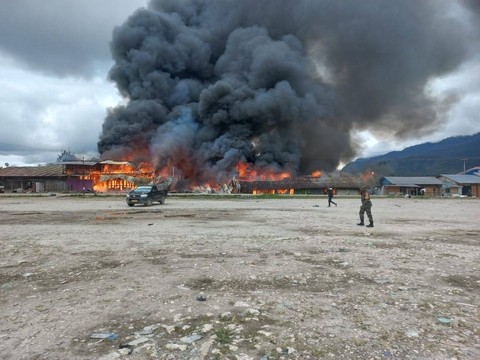 Pasar Waghete Deiyai Dibakar, 4 Orang Terluka  (1)