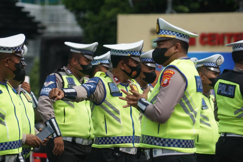 Anggota Dirlantas Polri Berbaris di Lapangan Presisi Polda Metro Jaya, Jakarta, Selasa (13/12). Foto: Iqbal Firdaus/kumparan