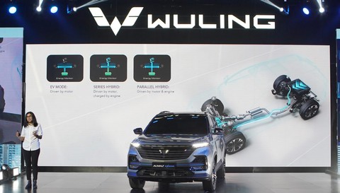 Peluncuran Wuling Almaz Hybrid di Jakarta ePrix Circuit, Kamis 3 November 2022. Foto: dok. Wuling Motors