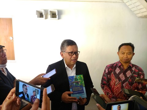 Sekjen PDI Perjuangan Hasto Kristiyanto di University Hotel, Sleman, Kamis (15/12). Foto: Arfiansyah Panji/kumparan