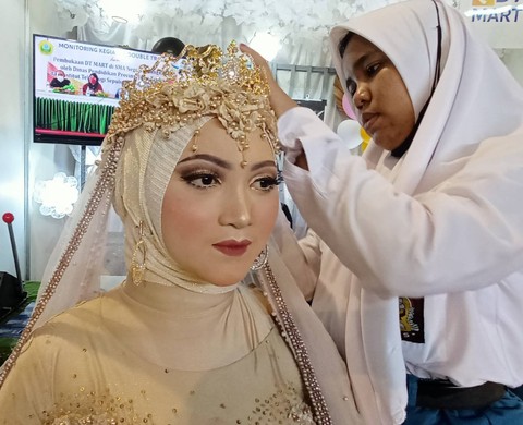 Cerita Maulina, Pelajar SMA yang Punya Penghasilan Jutaan Jadi MUA Pernikahan