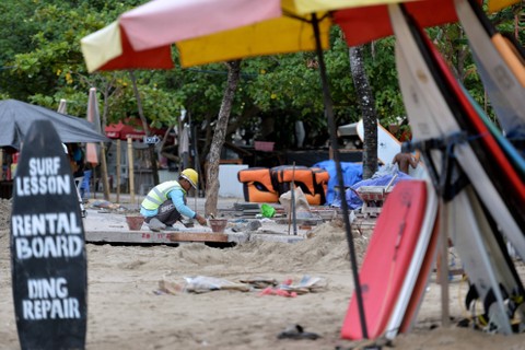 Pantai Legian, Badung, Bali, Jumat (16/12/2022). Foto: Fikri Yusuf/ANTARA FOTO