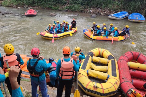 Foto: Aksi Water Rescue saat Pelatihan Jurnalis Siaga Bencana Dompet Dhuafa