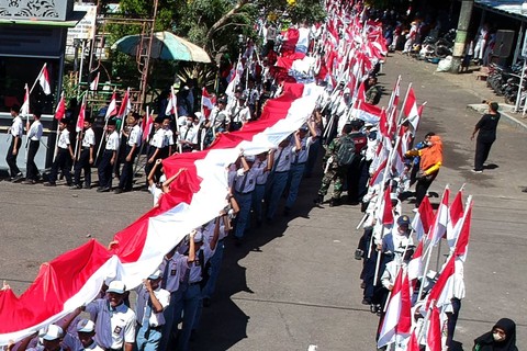 Foto: Kemeriahan Kirab Kebangsaan Merah Putih di Tegal