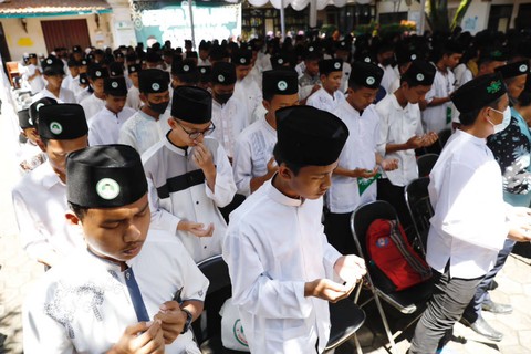 Setarakan Ponpes dengan Pendidikan Formal, Ganjar Didukung 1.000 Santri Bandung  (3)