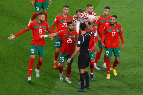 Pemain Maroko Ngamuk ke Wasit Usai Keok dari Kroasia & Gagal Raih Posisi 3 (1)
