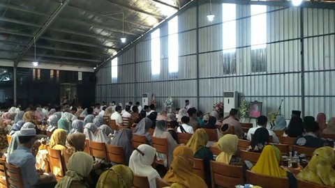 Usai Hadiri Pengajian 1.000 Hari Ibunda, Jokowi ke Makam Pasang Nisan (1)