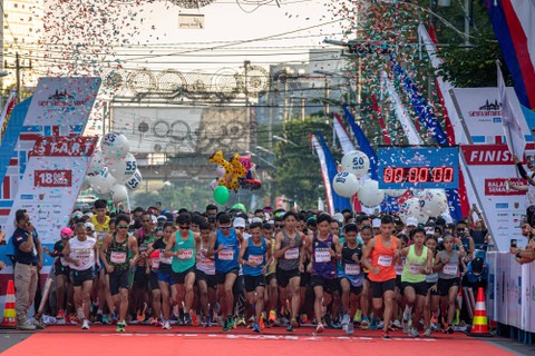 Foto: Keseruan Ajang Lari Semarang 10K yang Diikuti 2.100 Peserta