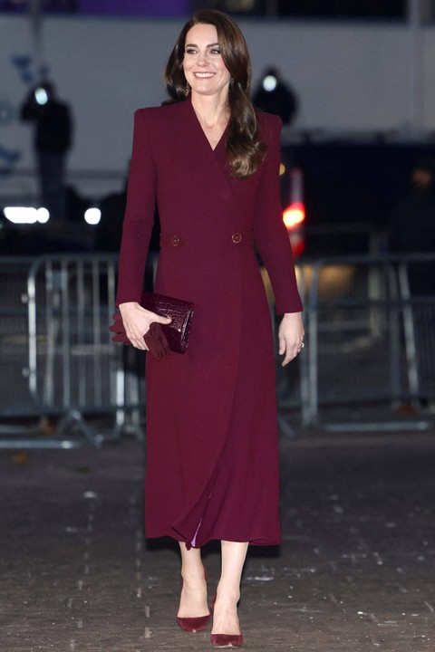 Gelar Konser Natal Tahunan, Kate Middleton Tampil Anggun Pakai Gaun Burgundy (1)