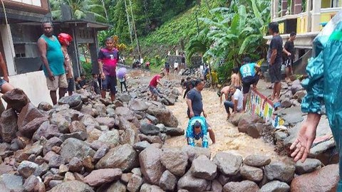 Kabupaten Sitaro Dilanda Banjir Bandang, Warga Diungsikan di Gereja