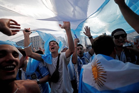 Foto: Ribuan Fans di Buenos Aires Rayakan Kemenangan Argentina