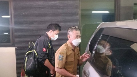 7 Jam Geledah Gedung DPRD Jatim, KPK Angkut 3 Koper Berisi Barang Bukti