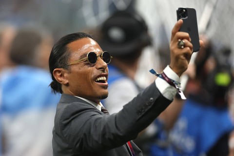 Nusret Goekce, yang dijuluki Salt Bae di Stadion Lusail, Lusail, Qatar. Foto: Dan Mullan/Getty Images