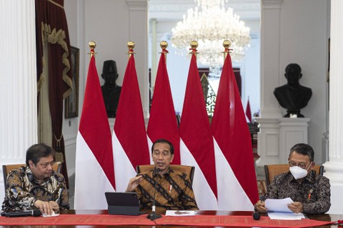 Langkah Jokowi Hadapi 2023: Perppu Cipta Kerja, Danai Kereta Cepat, Tarik Utang (1)