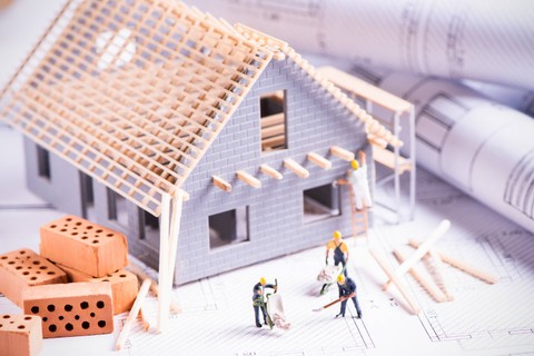 Ilustrasi membangun rumah. Foto: Shutterstock