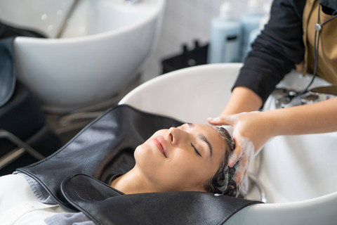 Jangan terlalu sering keramas. Foto: Shutterstock
