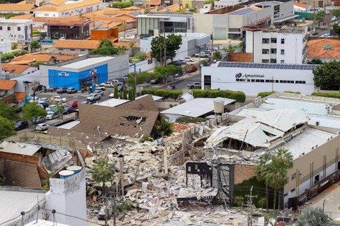 Foto: Kondisi Usai Ledakan yang Menghancurkan Dua Restoran di Brasil